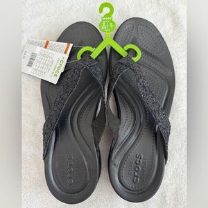 Crocs sparkly flip flops! NWT. Women’s size 9.